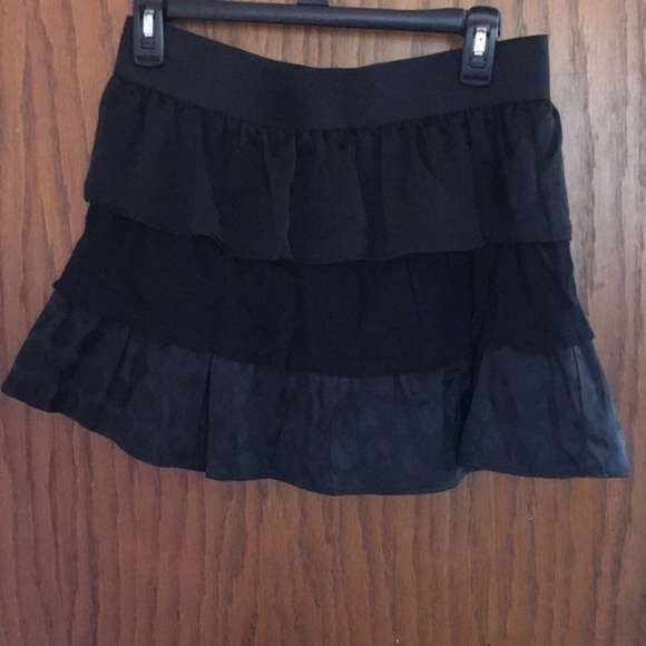Guess ruffled skirt - Picture 3 of 4